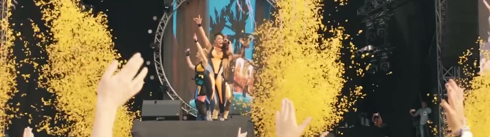 Goldener Konfettiregen bei Die 90er live