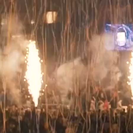 Pyrotechnik auf der Bühne bei Die 90er live