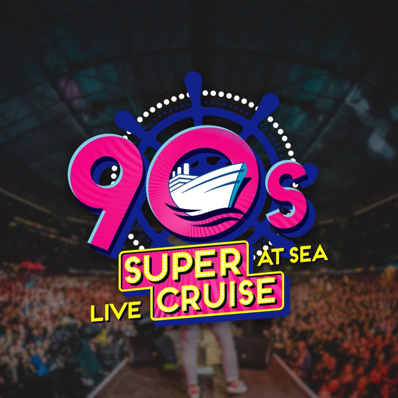 Logo 90s Super Cruise vor Konzertpublikum