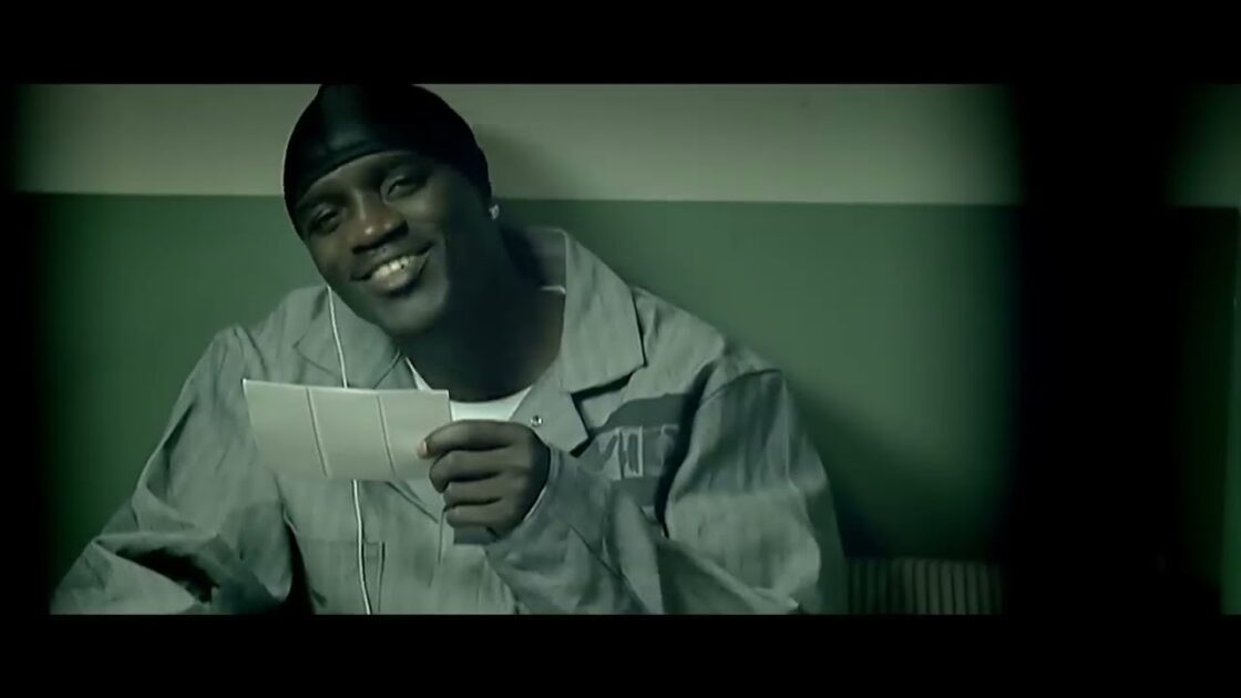 Smack That ft. Eminem